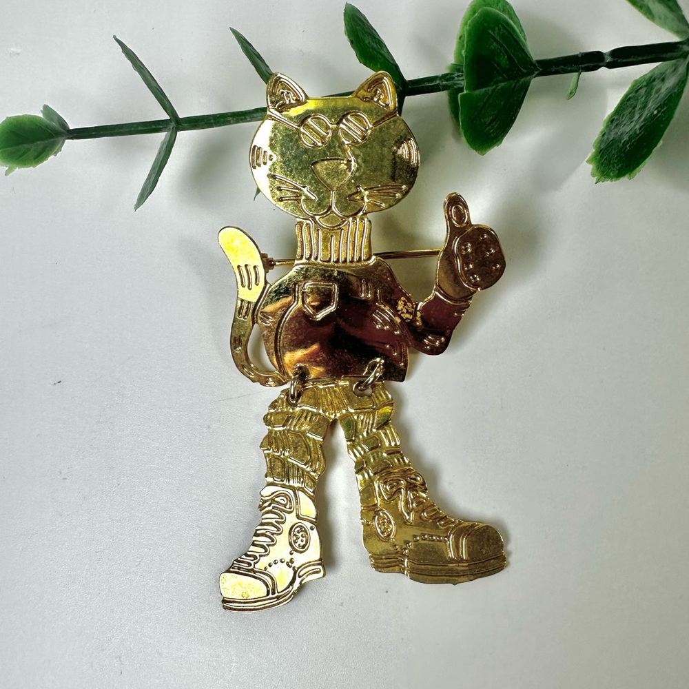 🐱Kitschy Vintage Thumbs Up Cat in Sneakers Brooch - Picture 3 of 11